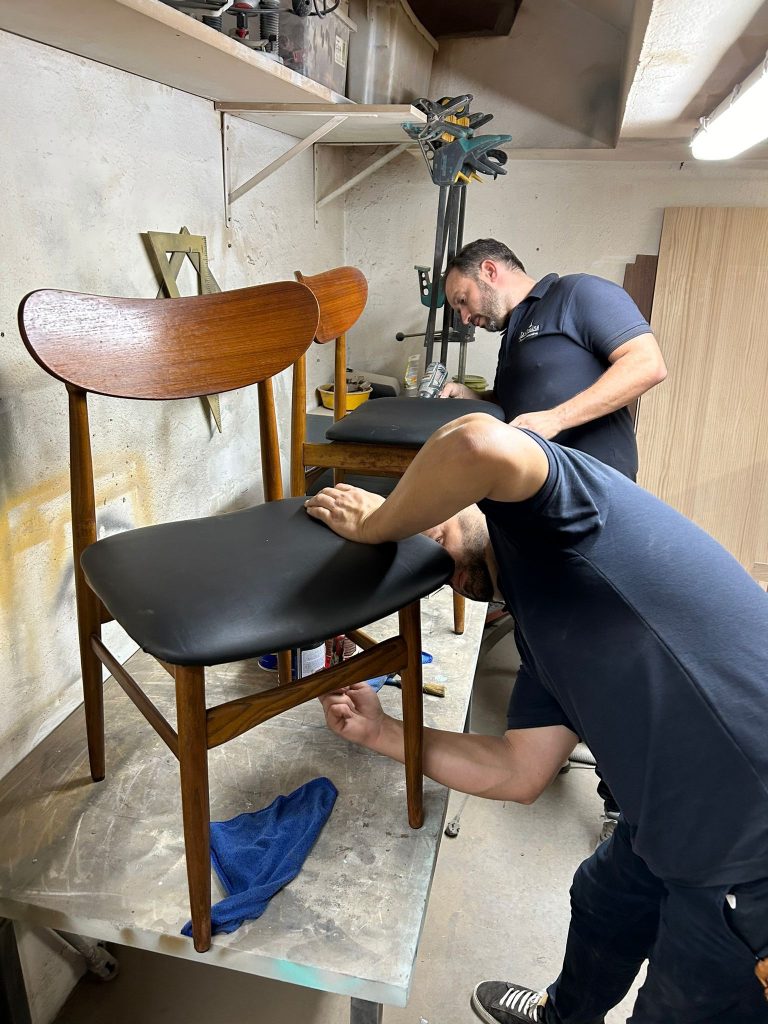 Restauración y retapizado de sillas escandinavas